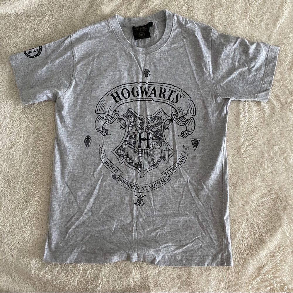 ⚡️ Official Harry Potter Shop Hogwarts Shirt 👕